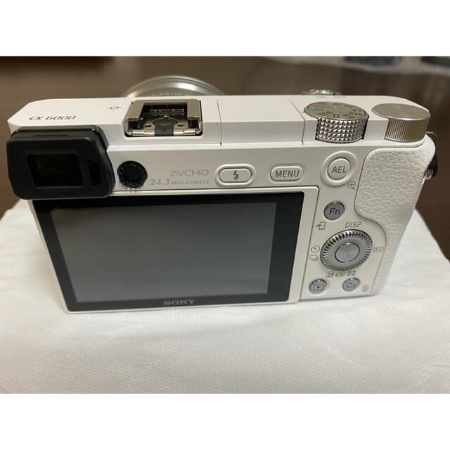 SONY(ソニー)の【保証付】SONY α6000ダブルズームレンズキット ILCE-6000Y/Ｗ スマホ/家電/カメラのカメラ(ミラーレス一眼)の商品写真