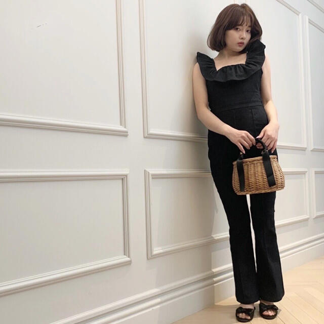 Rosary moon(ロザリームーン)の&lottie frill denim all in one (black) レディースのパンツ(オールインワン)の商品写真