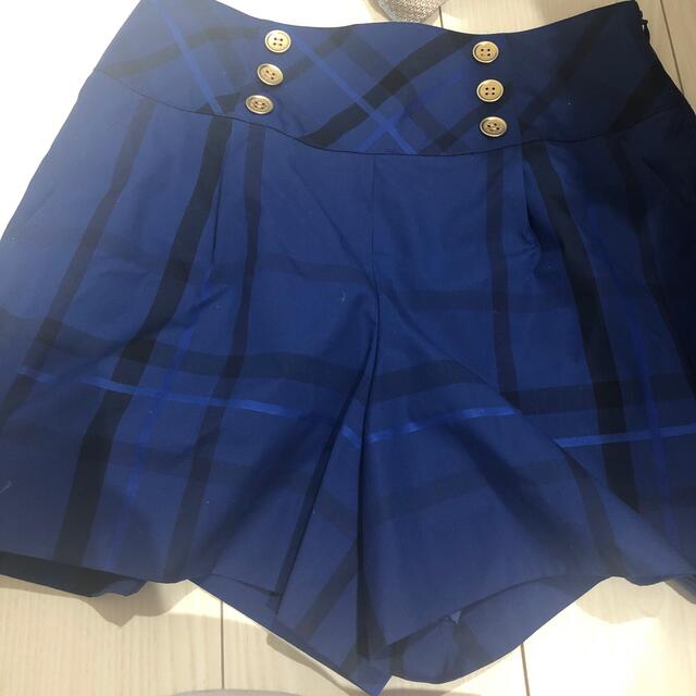 BURBERRY(バーバリー)のBurberry blue label ショートパンツ 36サイズ レディースのパンツ(ショートパンツ)の商品写真