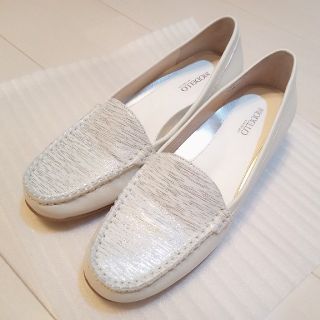 マドラス(madras)のMODELLO 撥水モカシンパンプス　22.5cm(ハイヒール/パンプス)