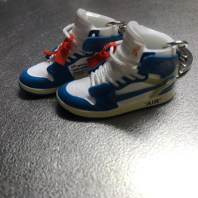 NIKEスニーカー キーホルダー オフホワイトの通販 by ぽんぽん's shop