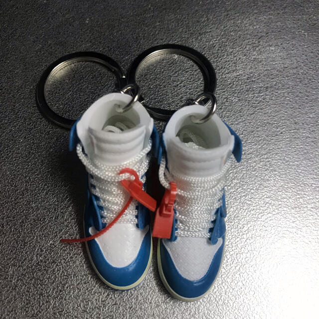 NIKEスニーカー キーホルダー オフホワイトの通販 by ぽんぽん's shop