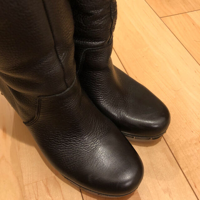 超美品☆UGG®Cora Lynnボアウッドヒールブーツ 2