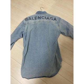 バレンシアガ(Balenciaga)のBALENCIAGA バッグロゴ ウォッシュド デニムシャツ(シャツ)