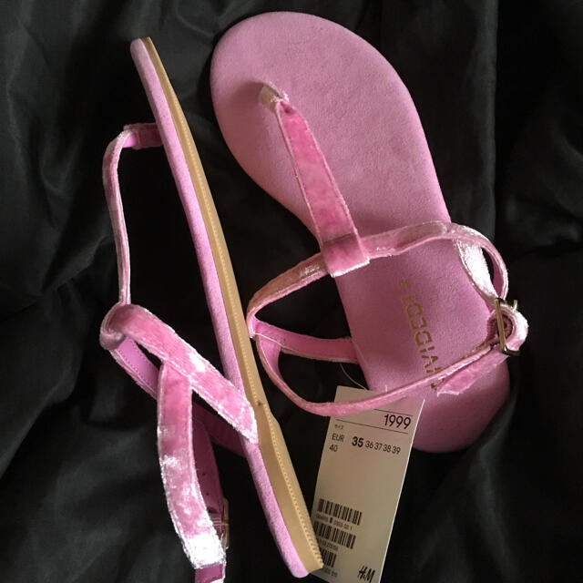H&M(エイチアンドエム)のH&M ピンクのサンダル 新品☆自宅保管品 レディースの靴/シューズ(サンダル)の商品写真