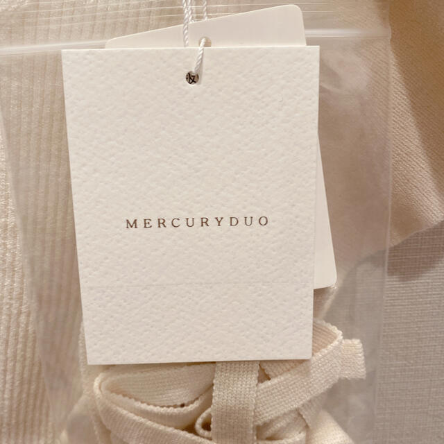 MERCURYDUO(マーキュリーデュオ)の【未使用新品】MERCURY DUO カシュクールラッフルコンパクトニット レディースのトップス(ニット/セーター)の商品写真