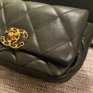 正規品 極美品　CHANEL19 ウエストバッグ　ボディバッグ　マトラッセ