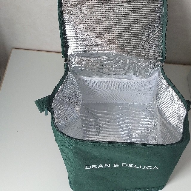 DEAN & DELUCA(ディーンアンドデルーカ)のレア DEAN & DELUCA グリーン 保冷バッグ 2点セット レディースのバッグ(エコバッグ)の商品写真