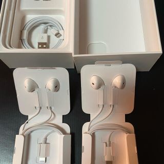 アイフォーン(iPhone)のApple iPhone11イヤホン2個＋未使用純正付属品外箱2個その他付属品(ヘッドフォン/イヤフォン)