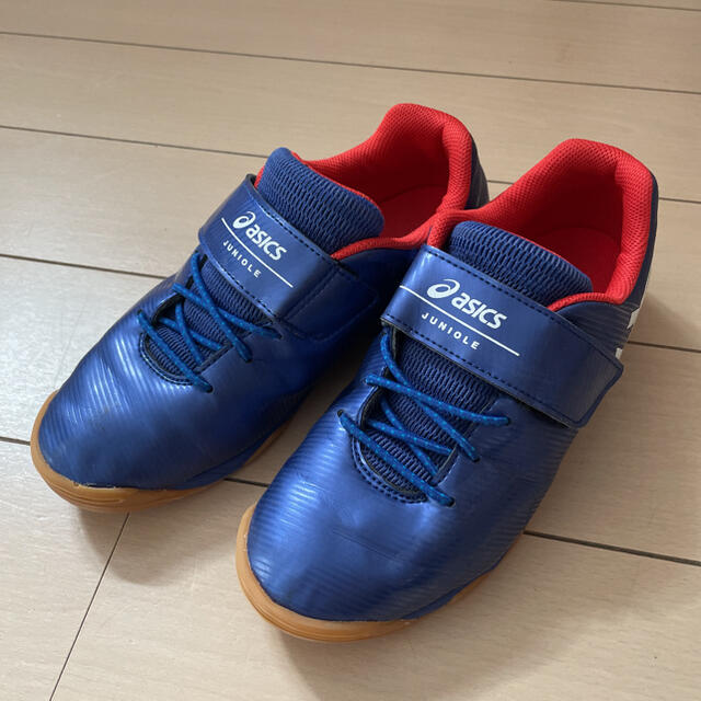 asics(アシックス)のアシックス　室内用フットサルシューズ　21cm スポーツ/アウトドアのサッカー/フットサル(シューズ)の商品写真