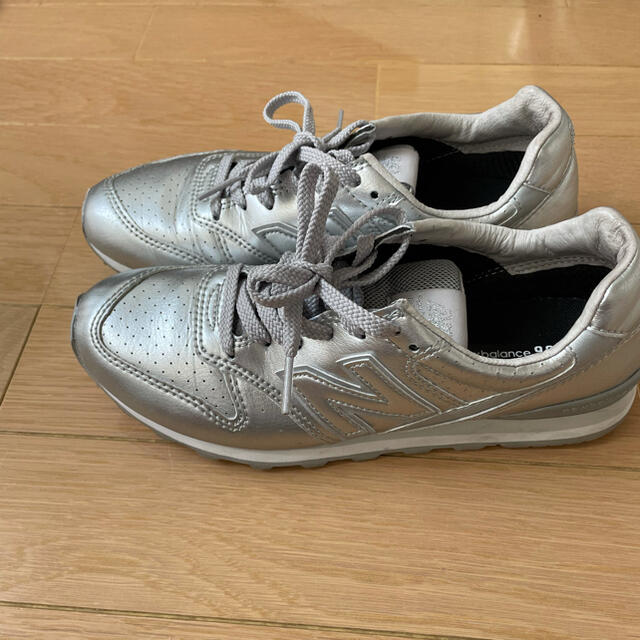 New Balance(ニューバランス)のニューバランス996⭐︎シルバー23.5cm レディースの靴/シューズ(スニーカー)の商品写真
