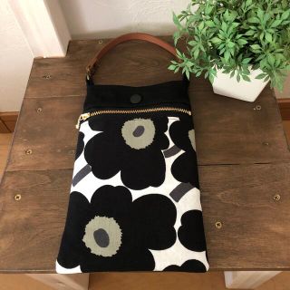 マリメッコ(marimekko)のスマホケース　スマホポーチ　かわいい！　ハンドメイド　マリメッコ  ウニッコ(ポーチ)