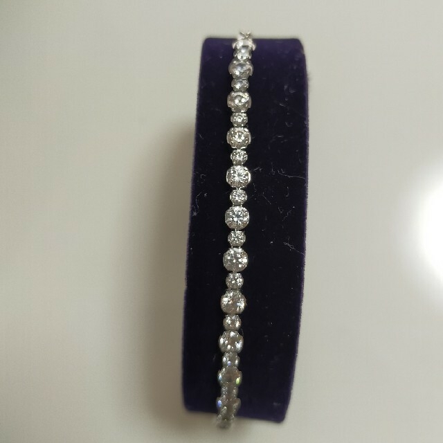 SWAROVSKI(スワロフスキー)のブレスレット　SWAROVSKI レディースのアクセサリー(ブレスレット/バングル)の商品写真