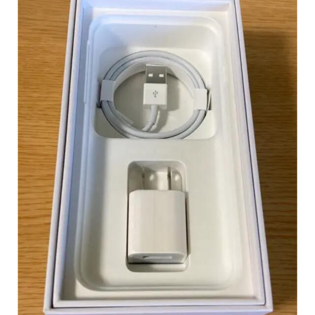 iPhone8  au版 64GB SIMロック解除 未使用品　ホワイト 7