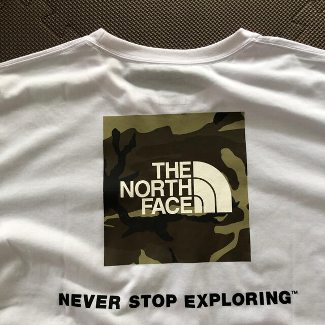 THE NORTH FACE(ザノースフェイス)の美品　ノースフェイス　メンズTシャツ　白　north FACE 迷彩　送料無料 メンズのトップス(Tシャツ/カットソー(半袖/袖なし))の商品写真