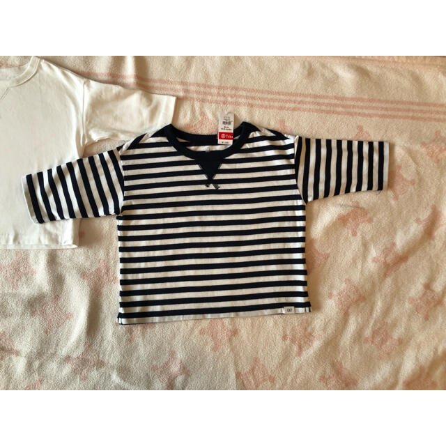 babyGAP(ベビーギャップ)のベビーギャップ🌟90サイズ　ロングTシャツ　カットソー2枚組 キッズ/ベビー/マタニティのキッズ服男の子用(90cm~)(Tシャツ/カットソー)の商品写真