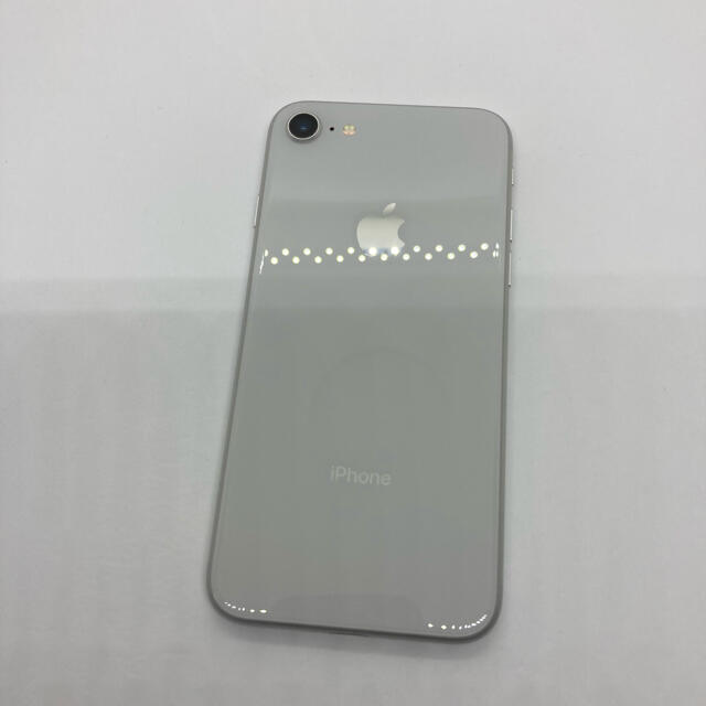 iPhone(アイフォーン)のiPhone 8 Silver 64 GB SIMフリー 本体 _704 スマホ/家電/カメラのスマートフォン/携帯電話(スマートフォン本体)の商品写真