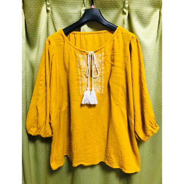 GU(ジーユー)のGU エンブロイダリーブラウス　5分袖　イエロー　L レディースのトップス(Tシャツ(半袖/袖なし))の商品写真
