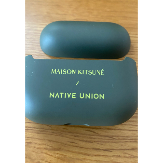 MAISON KITSUNE'(メゾンキツネ)のMAISON Kitsuné airpods pro ケース スマホ/家電/カメラのスマホアクセサリー(その他)の商品写真