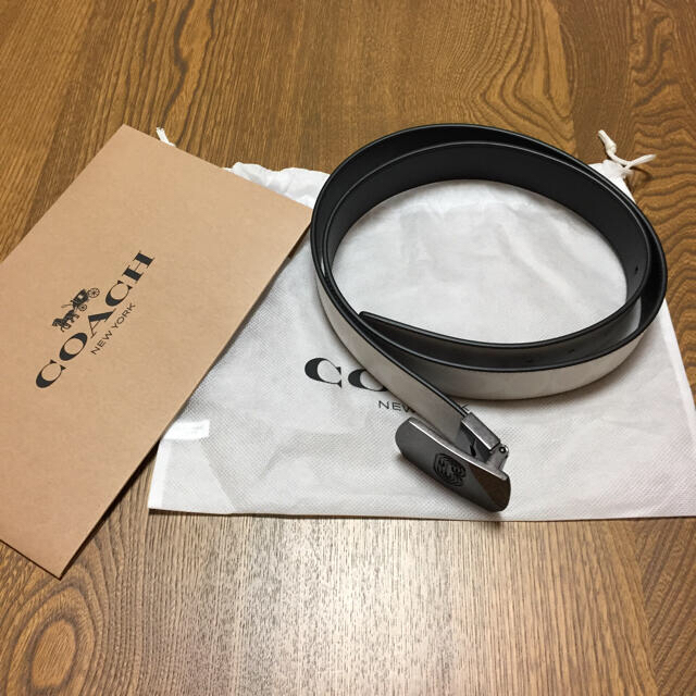 COACH(コーチ)の☆新品未使用☆COACHリバーシブルロゴベルト メンズのファッション小物(ベルト)の商品写真