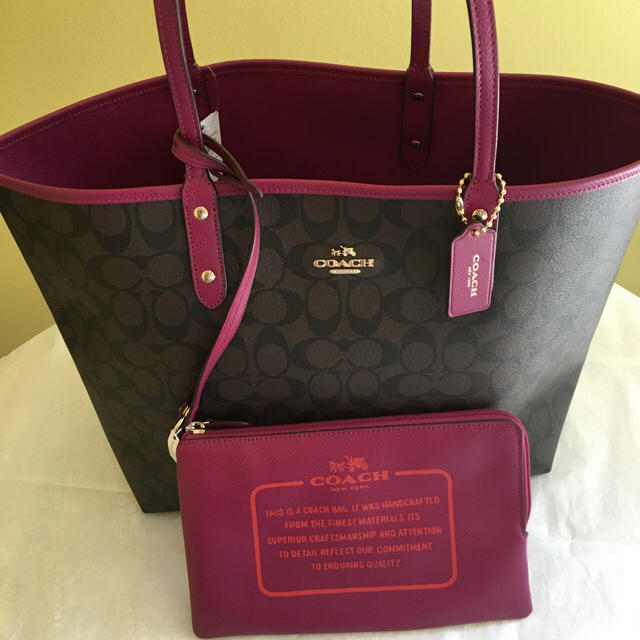 COACH - キャンペーン中☆コーチ新品 ポーチ付リバーシブルトート シグネチャー&フューシャ