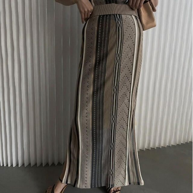 Ameri VINTAGE(アメリヴィンテージ)のMEDI SHEER RANDOM STRIPE SKIRT レディースのスカート(ロングスカート)の商品写真