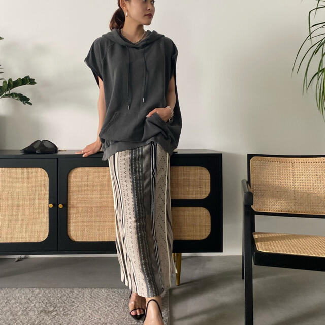 Ameri VINTAGE(アメリヴィンテージ)のMEDI SHEER RANDOM STRIPE SKIRT レディースのスカート(ロングスカート)の商品写真