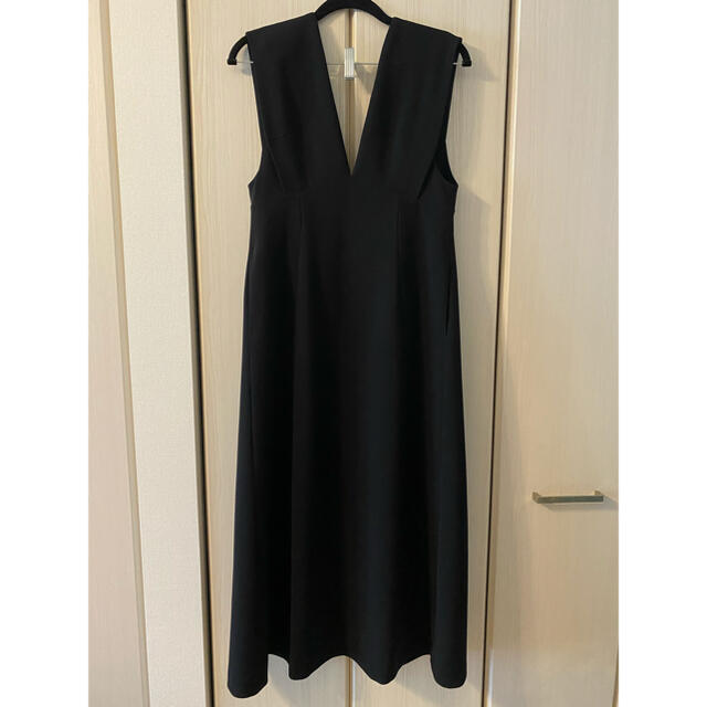 mame(マメ)のmame kurogouchi V Neck Sleeveless Dress レディースのワンピース(ロングワンピース/マキシワンピース)の商品写真