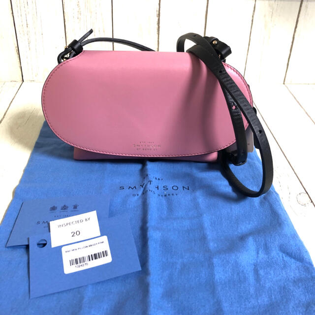 Smythson(スマイソン)の⭐️未使用品　SMYTHSON 可愛いピンクのレザーショルダーバッグ定価8万円程 レディースのバッグ(ショルダーバッグ)の商品写真