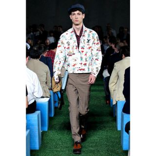 プラダ(PRADA)のPrada 2012ss ナイロンパーカー　サイズM相当(ナイロンジャケット)