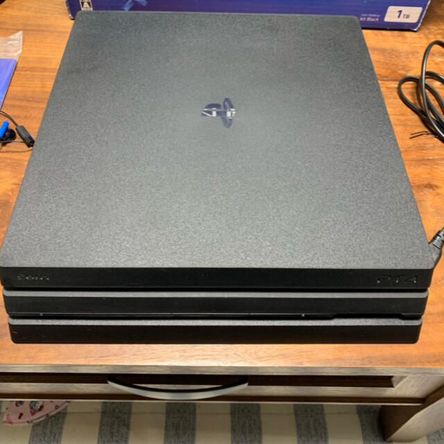 ゲームソフト/ゲーム機本体PlayStation 4 pro 　1TB （CUH-7200BB01）