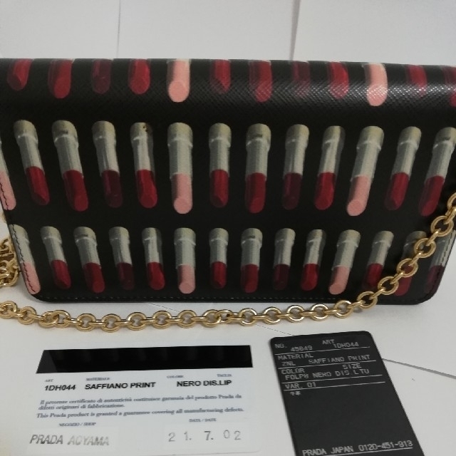 PRADA(プラダ)のPRADAショルダーバッグ新品　プラダバッグ新品　ルイビトンバッグシャネル好きな レディースのバッグ(ショルダーバッグ)の商品写真