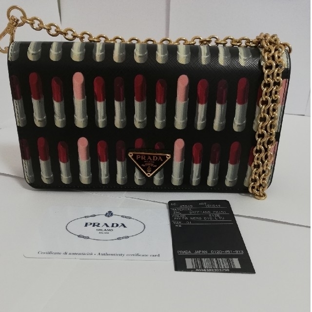 PRADA(プラダ)のPRADAショルダーバッグ新品　プラダバッグ新品　ルイビトンバッグシャネル好きな レディースのバッグ(ショルダーバッグ)の商品写真