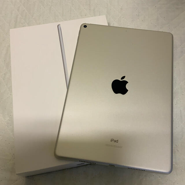 iPad Air 3 （箱、急速充電ケーブル、20W対応アダプター、フィルム付）