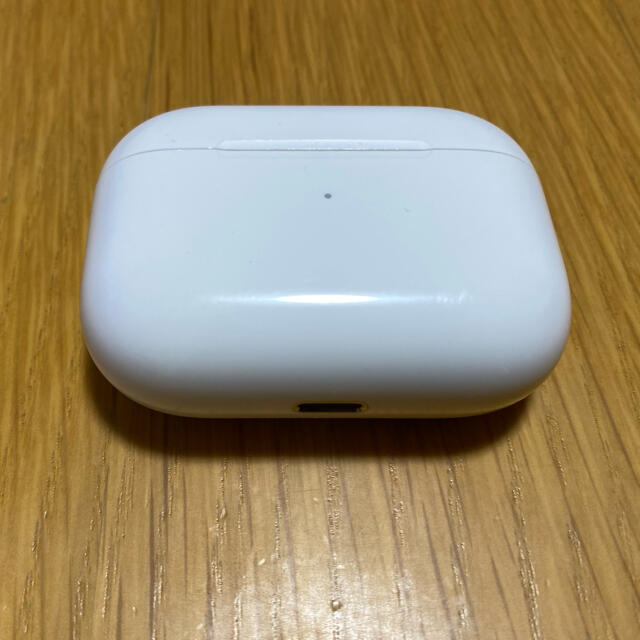 Apple(アップル)の【AppleCare+付き】AirPods Pro おまけのケース付き スマホ/家電/カメラのオーディオ機器(ヘッドフォン/イヤフォン)の商品写真