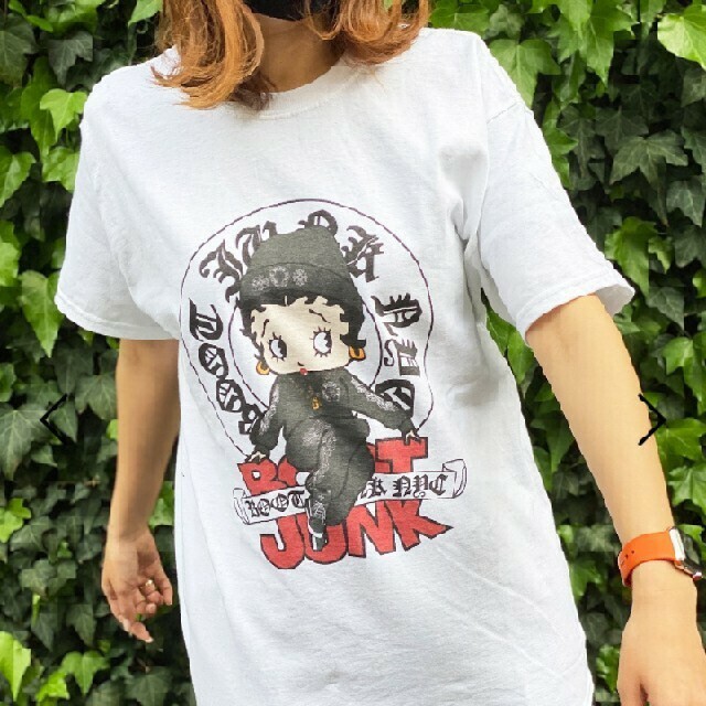 Bootjunk betty Emblem Tee