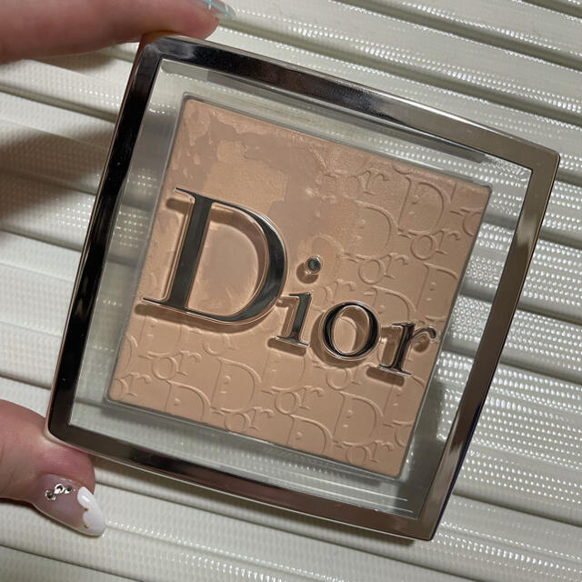 Dior(ディオール)のDior ディオール　バックステージ　フェイス&ボディパウダー コスメ/美容のベースメイク/化粧品(フェイスパウダー)の商品写真