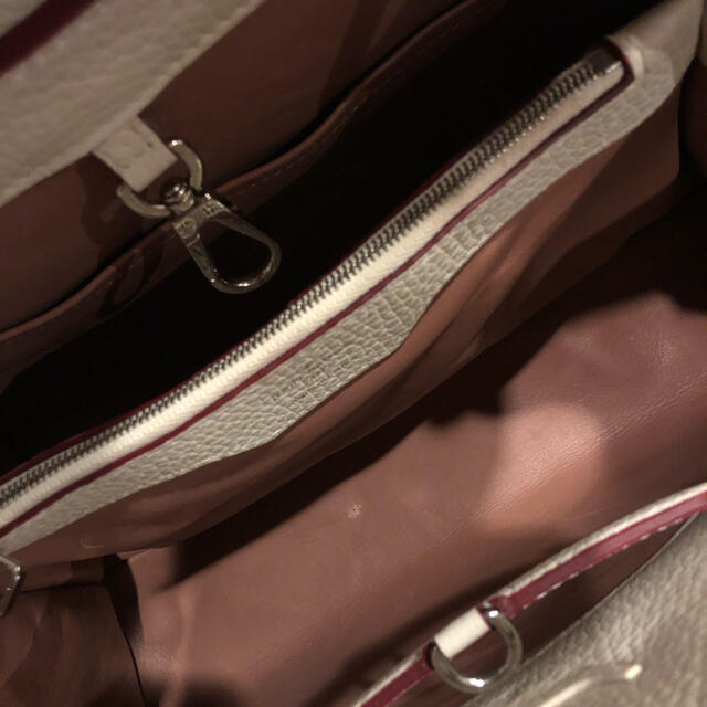 LOUIS VUITTON(ルイヴィトン)のカプシーヌ  MM 希少カラー　クレーム レディースのバッグ(ハンドバッグ)の商品写真