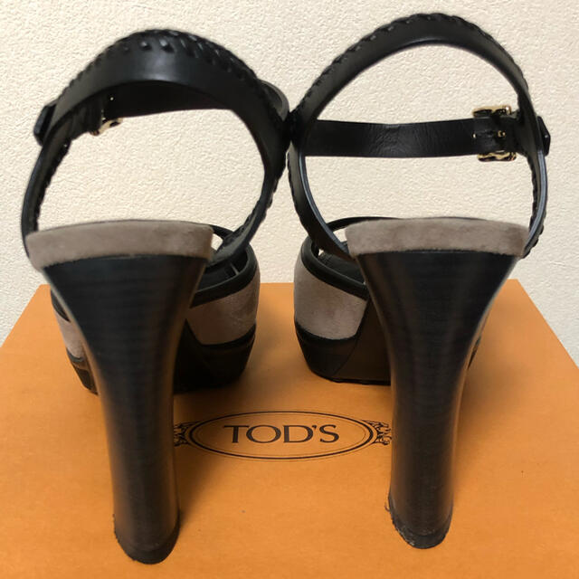 TOD'S(トッズ)のTOD'S オープントゥ サンダル 35 1/2 ブラック グレージュ 美品 レディースの靴/シューズ(サンダル)の商品写真