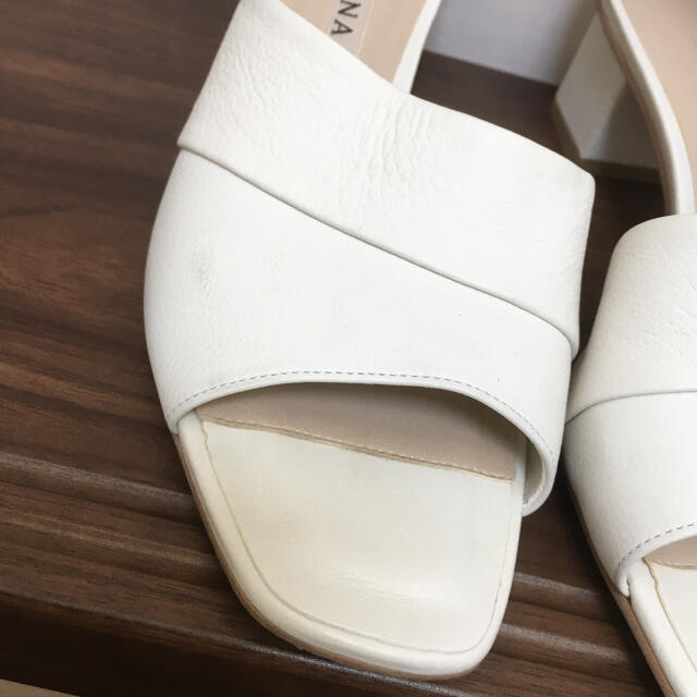 DIANA(ダイアナ)のDIANA♡サンダル　ホワイト　白色 レディースの靴/シューズ(サンダル)の商品写真
