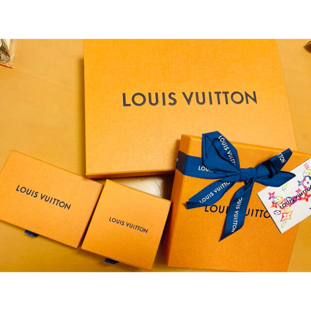 LOUIS VUITTON(ルイヴィトン)のヴィトン BOX ４つ ショッパー1枚おまけ メンズのファッション小物(その他)の商品写真