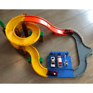 タカラトミー(Takara Tomy)のトミカ ベーシック道路セット（トミカ5台付き）(ミニカー)