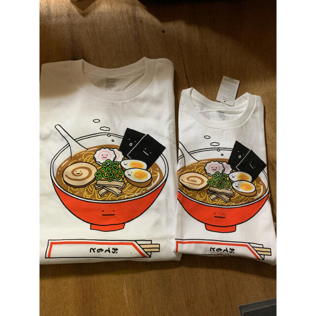 Design Tshirts Store graniph(グラニフ)の新品グラニフ　らーめん、餃子おもしろTシャツ　100サイズとLサイズ キッズ/ベビー/マタニティのキッズ服男の子用(90cm~)(Tシャツ/カットソー)の商品写真