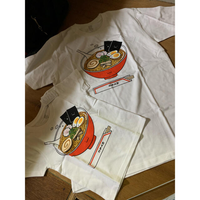 Design Tshirts Store graniph(グラニフ)の新品グラニフ　らーめん、餃子おもしろTシャツ　100サイズとLサイズ キッズ/ベビー/マタニティのキッズ服男の子用(90cm~)(Tシャツ/カットソー)の商品写真