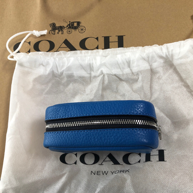 COACH(コーチ)の新品未使用  スヌーピー×coach ミニボクシーコスメティックケース ブルー レディースのファッション小物(ポーチ)の商品写真