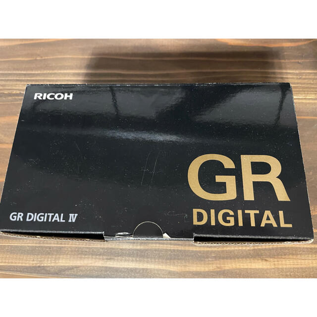 RICOH(リコー)のRICOH GR DIGITAL Ⅳ シャッター数400 スマホ/家電/カメラのカメラ(コンパクトデジタルカメラ)の商品写真