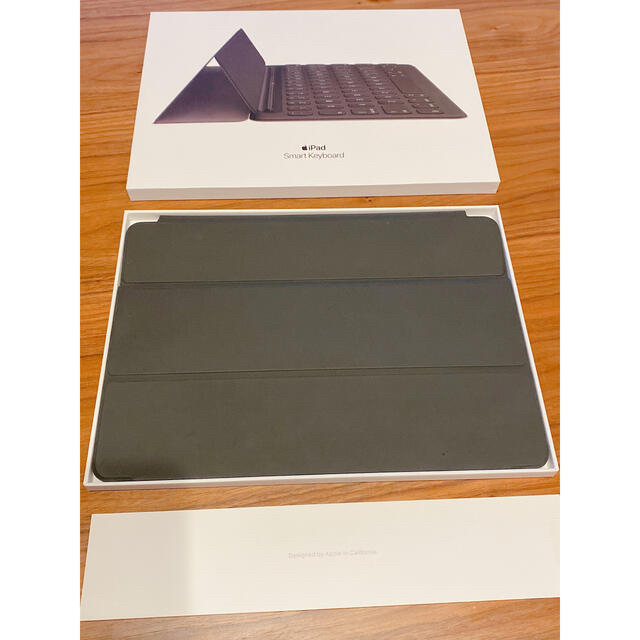 Apple(アップル)のiPad Smart Keyboard  ＆　iPadair3 セット スマホ/家電/カメラのPC/タブレット(PC周辺機器)の商品写真