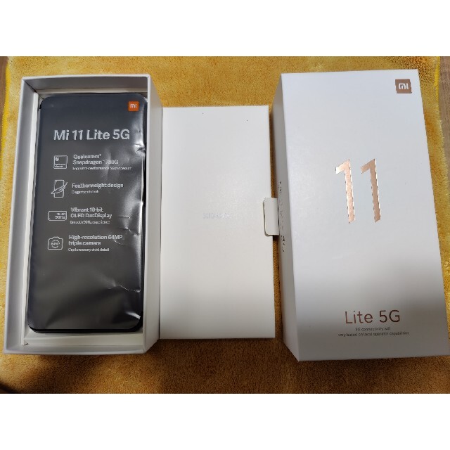 ANDROID(アンドロイド)の【美品】国内版　Xiaomi  Mi 11 Lite 5G　ブラック スマホ/家電/カメラのスマートフォン/携帯電話(スマートフォン本体)の商品写真