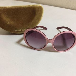 紗栄子着用 miumiu ハート型サングラス