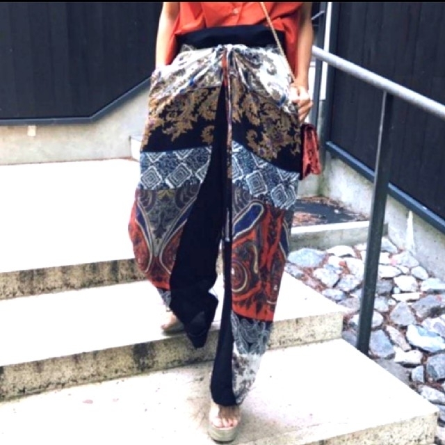 Ameri VINTAGE(アメリヴィンテージ)のAmeri【タグ付未使用品】PATTERN ETHNIC KITE PANTS レディースのパンツ(カジュアルパンツ)の商品写真